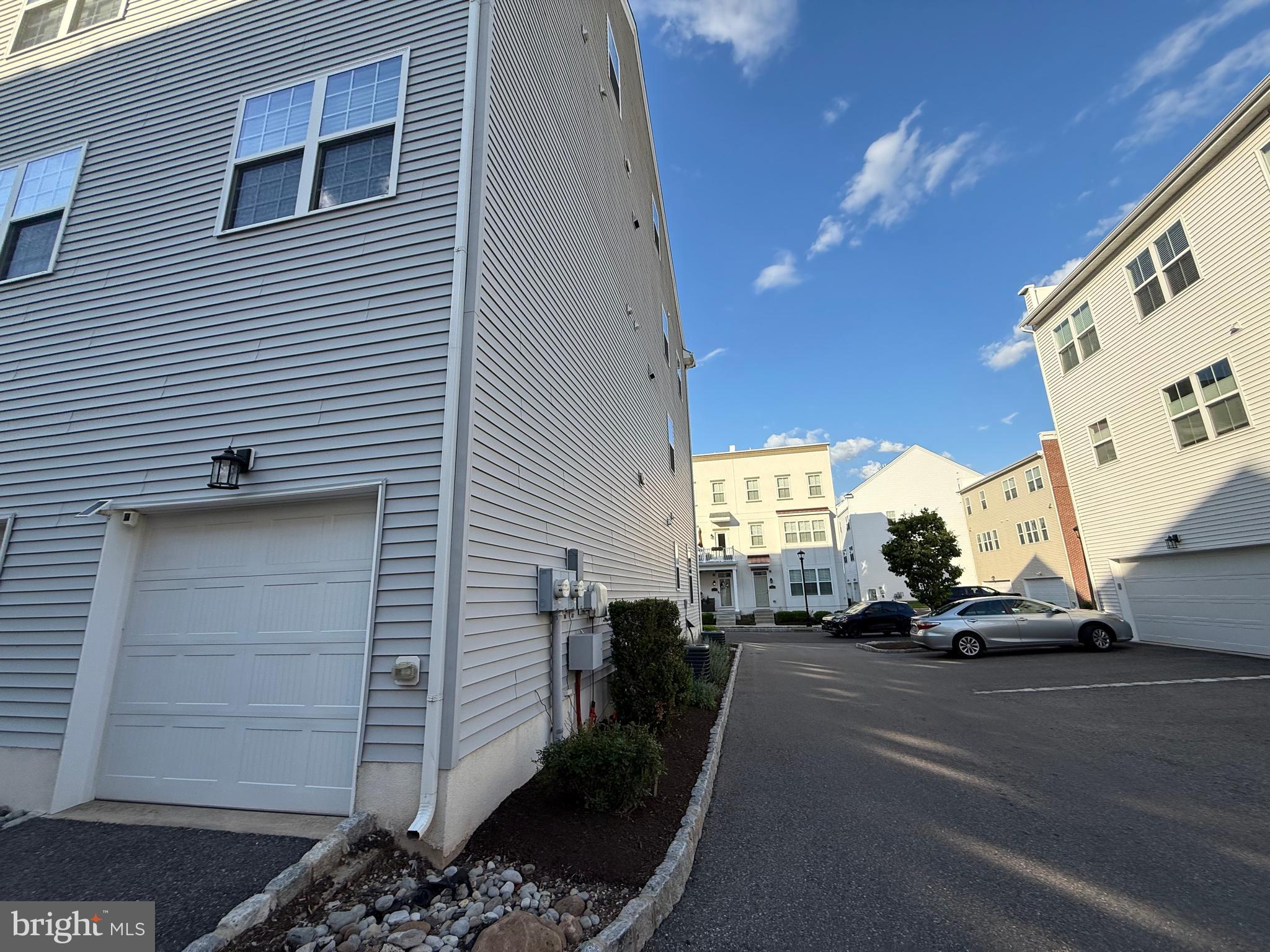 WATERSIDE - Residential