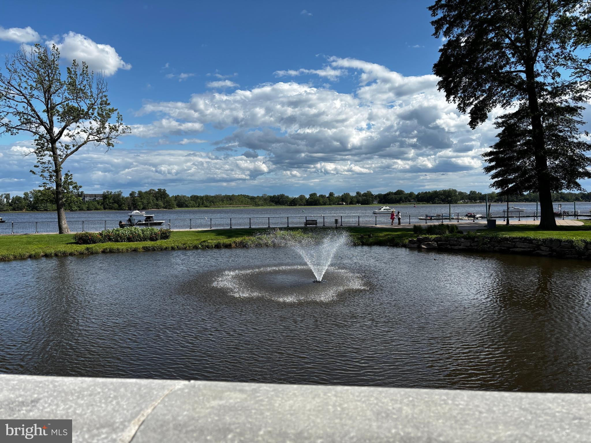 WATERSIDE - Residential