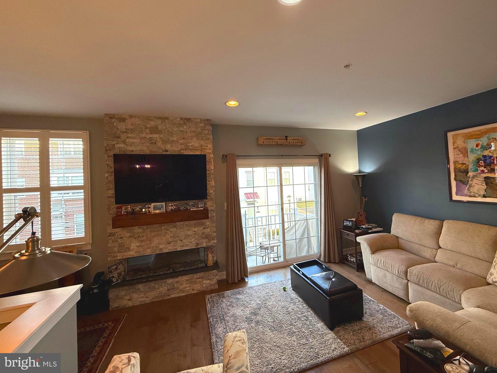 WATERSIDE - Residential