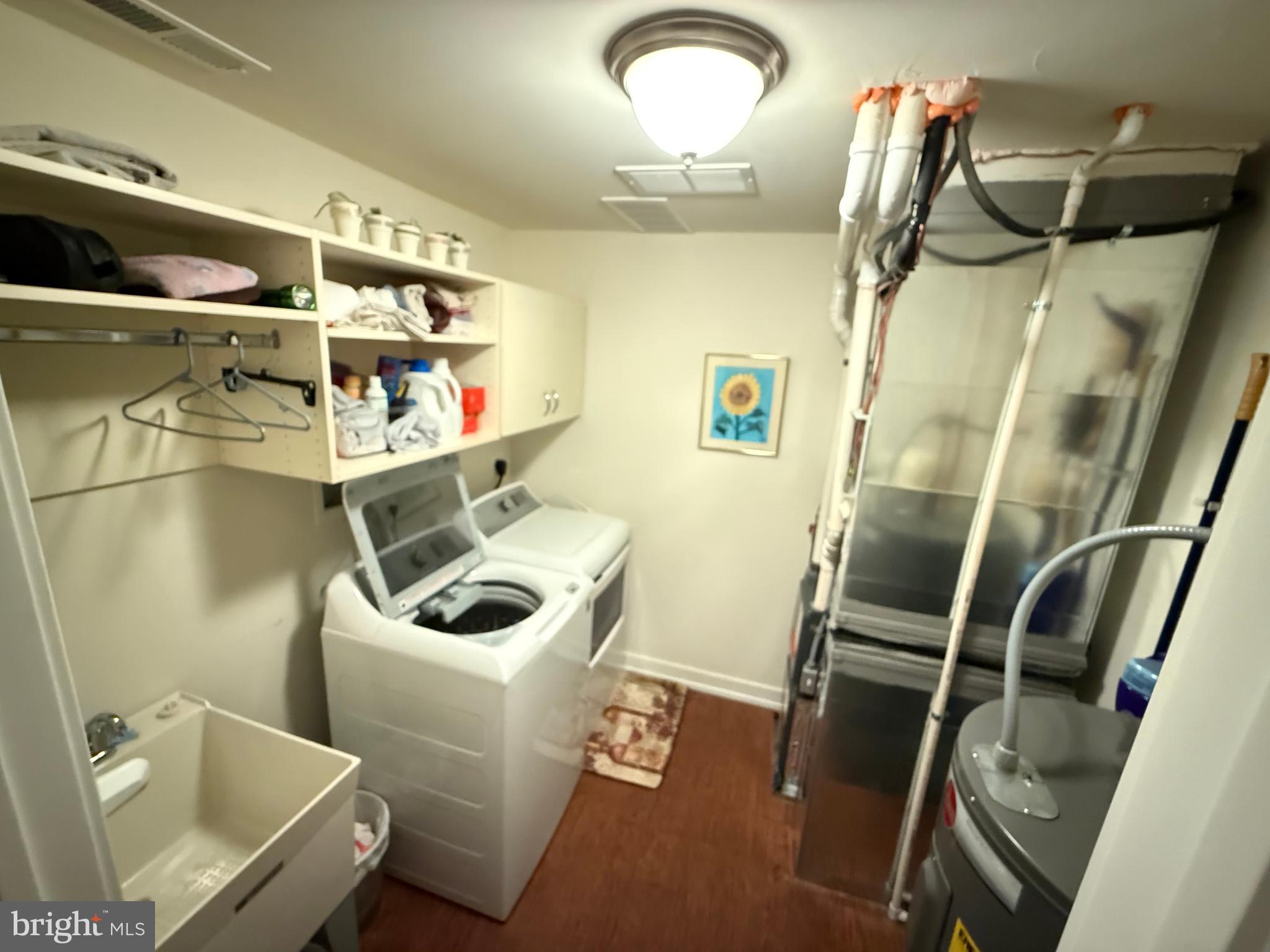 WATERSIDE - Residential