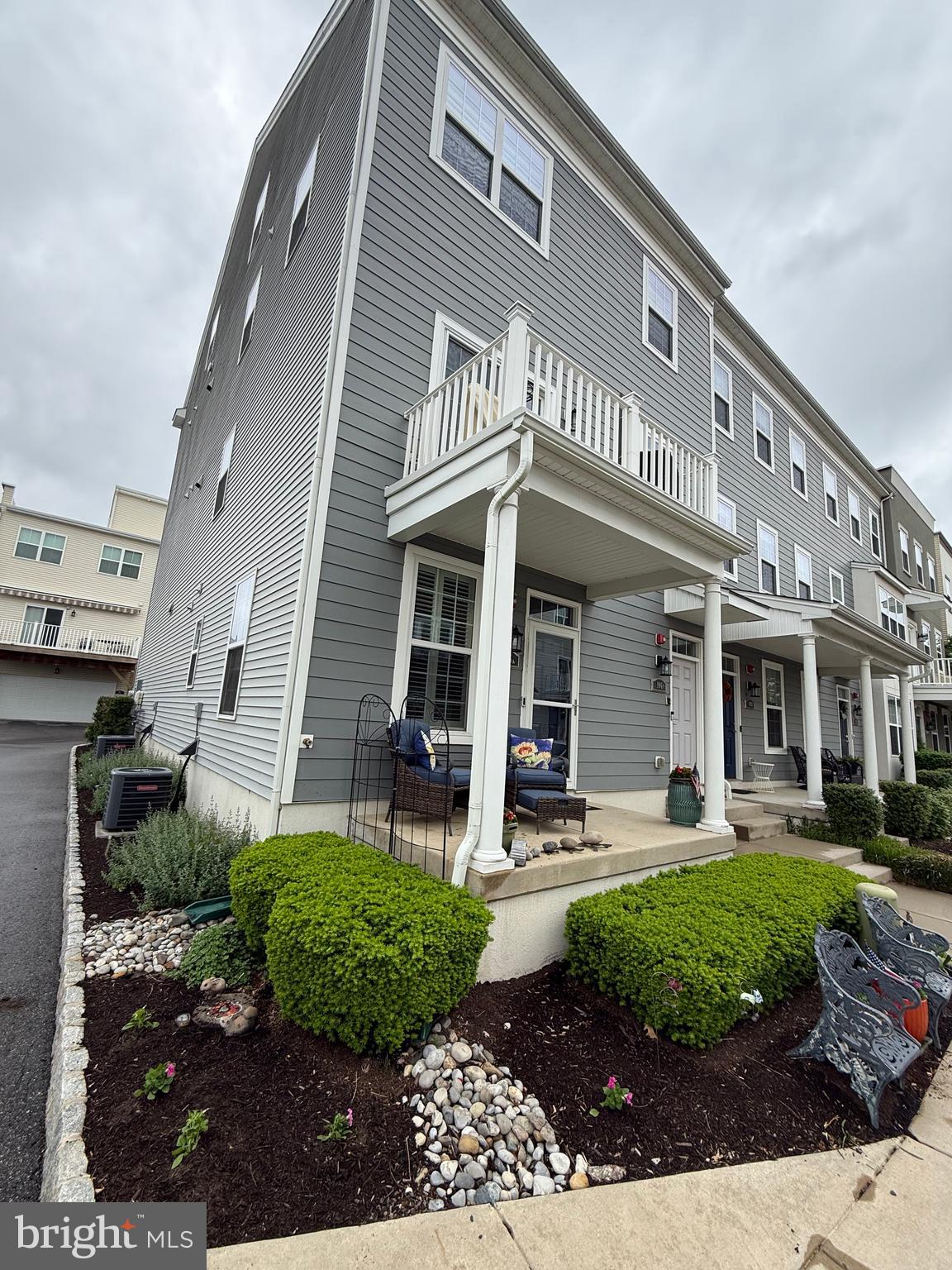 WATERSIDE - Residential