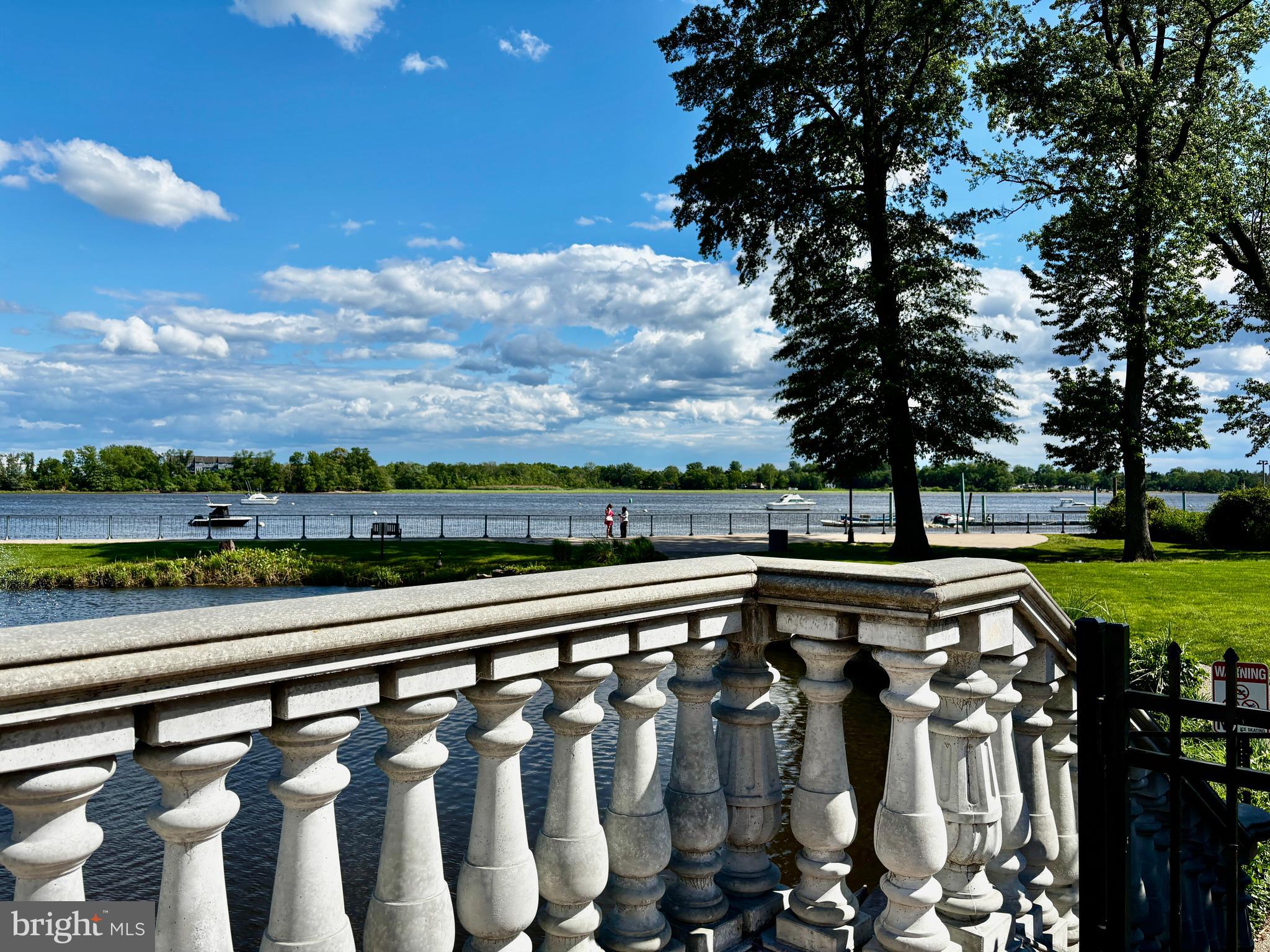 WATERSIDE - Residential