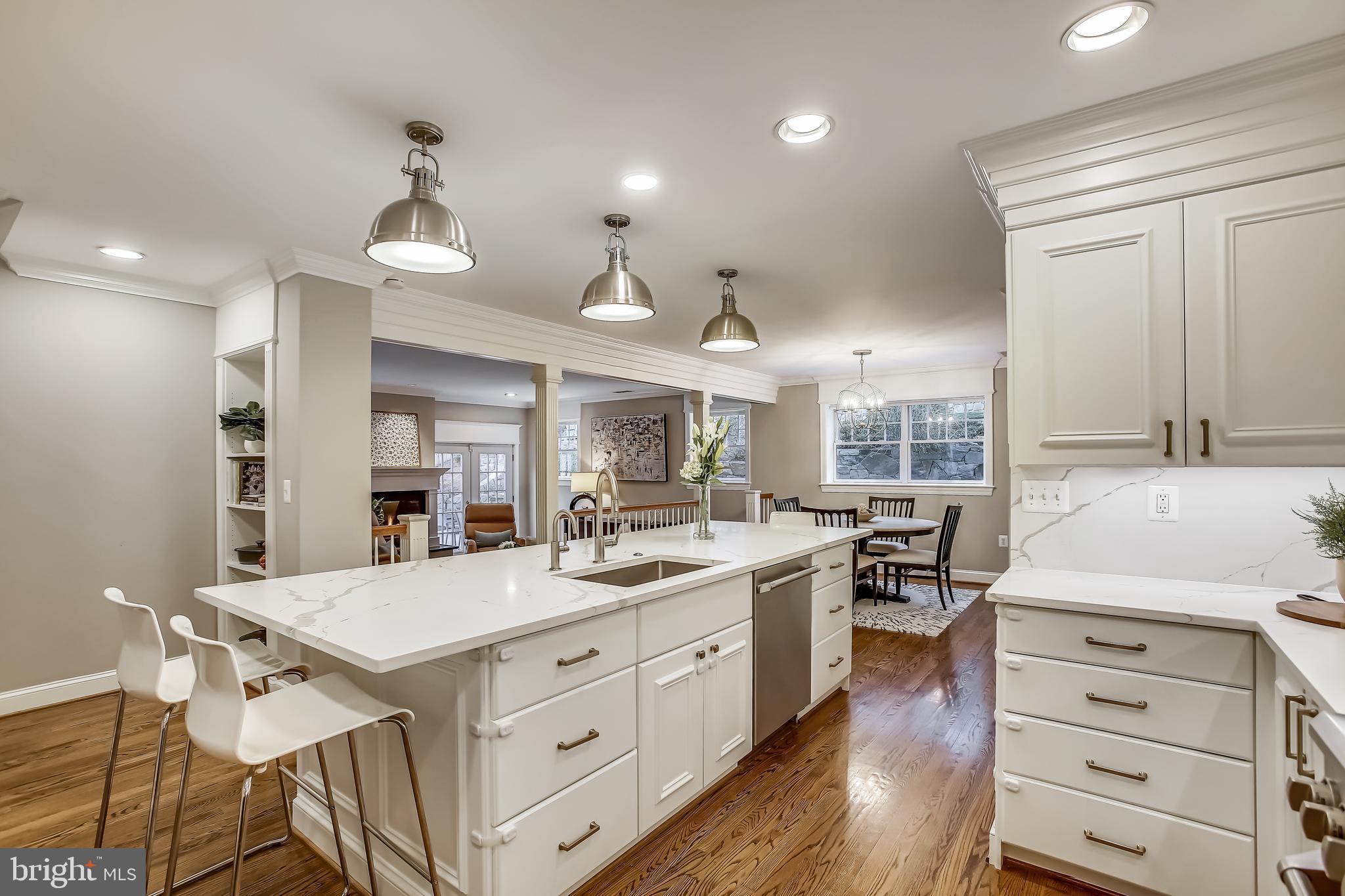 COUNTRY CLUB HILLS - Residential