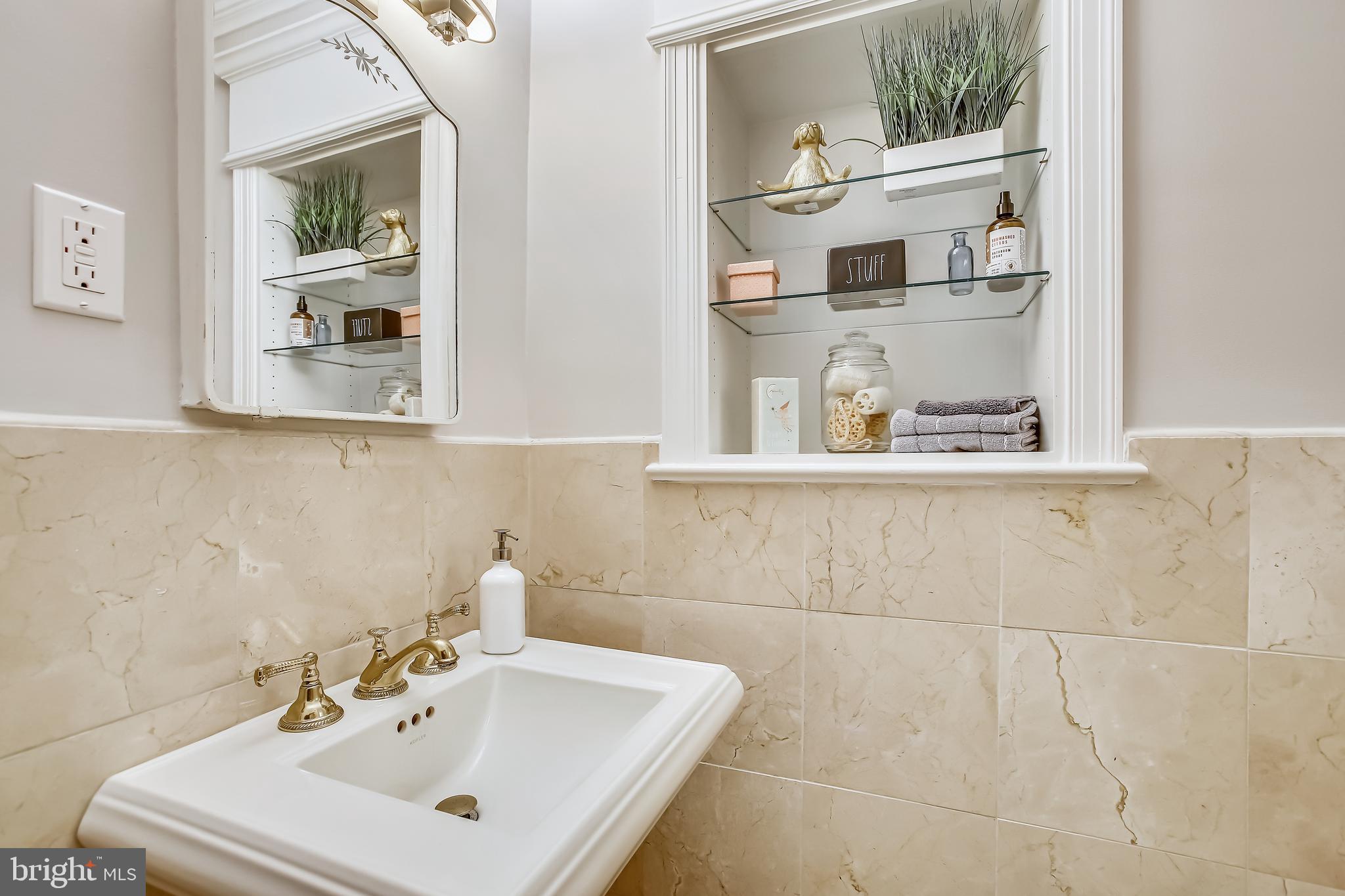 COUNTRY CLUB HILLS - Residential