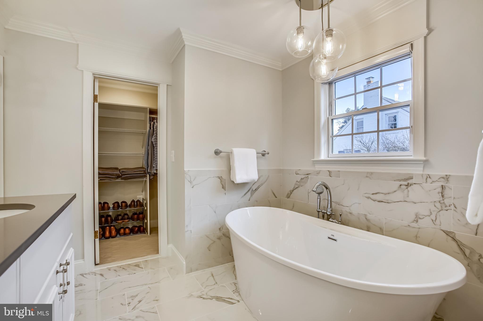 COUNTRY CLUB HILLS - Residential