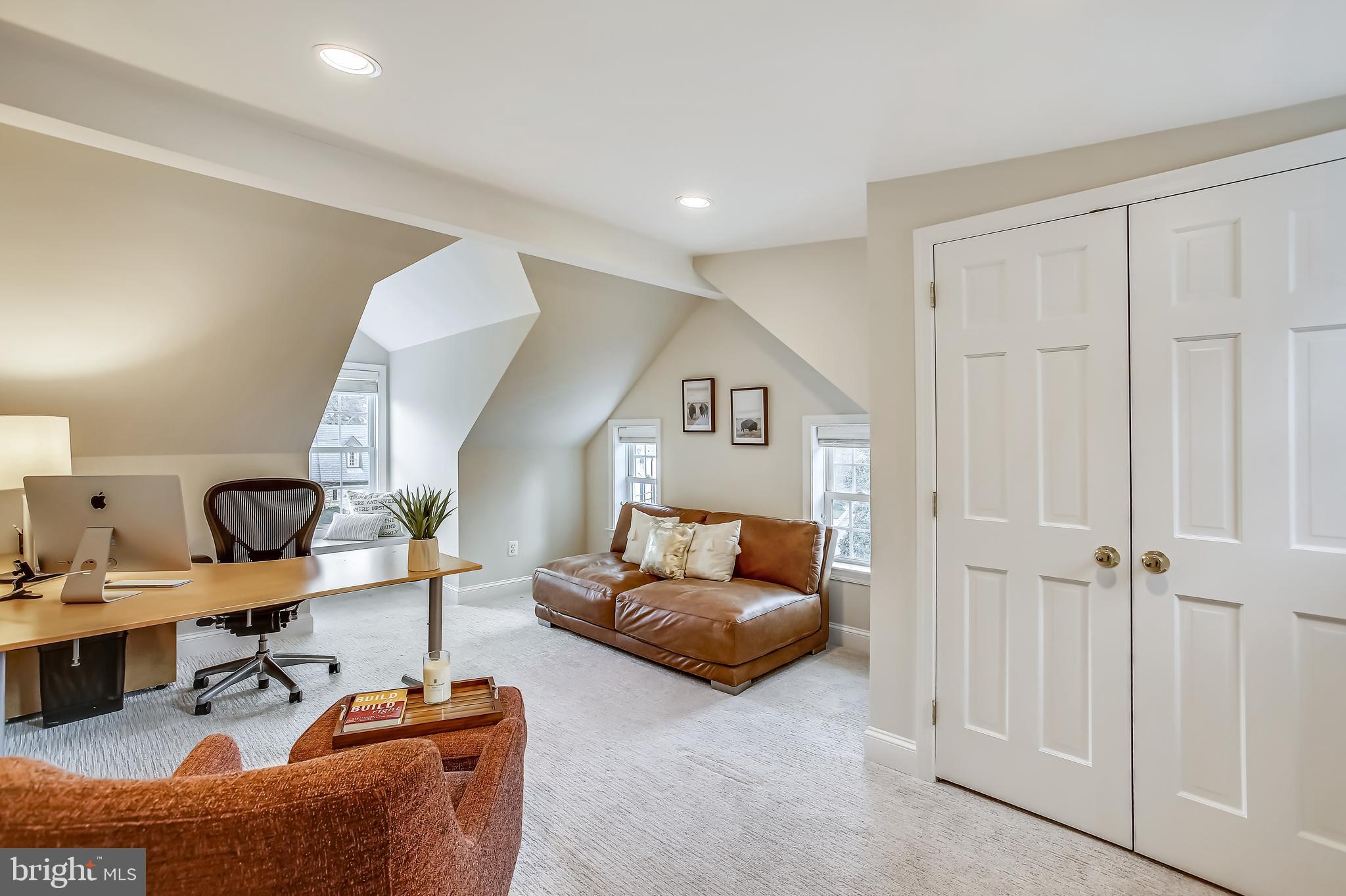 COUNTRY CLUB HILLS - Residential