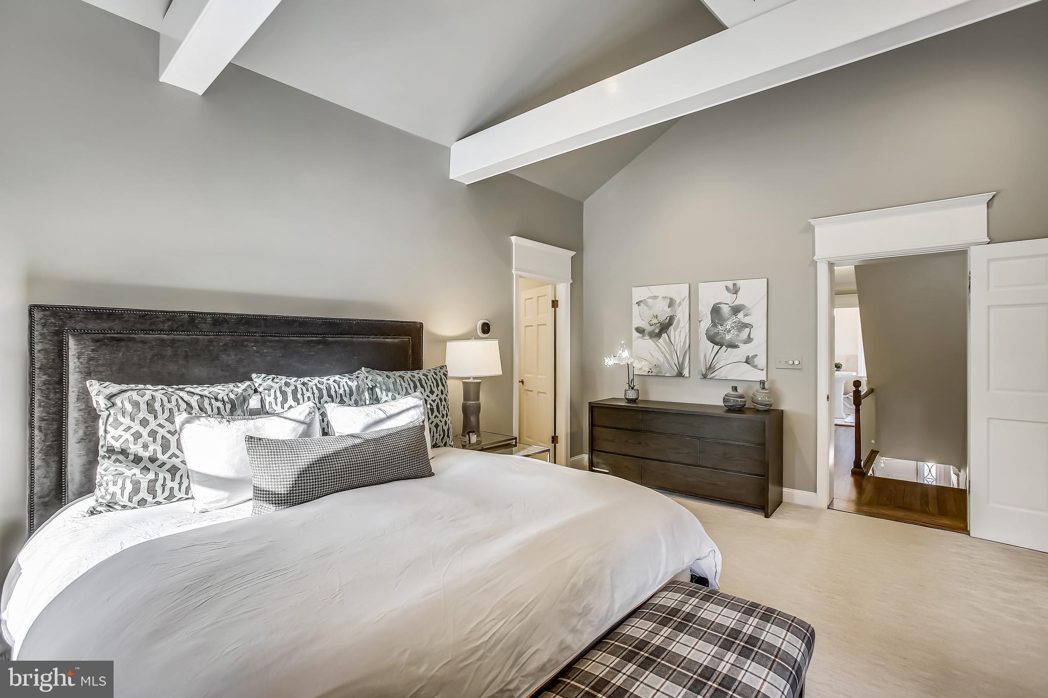 COUNTRY CLUB HILLS - Residential