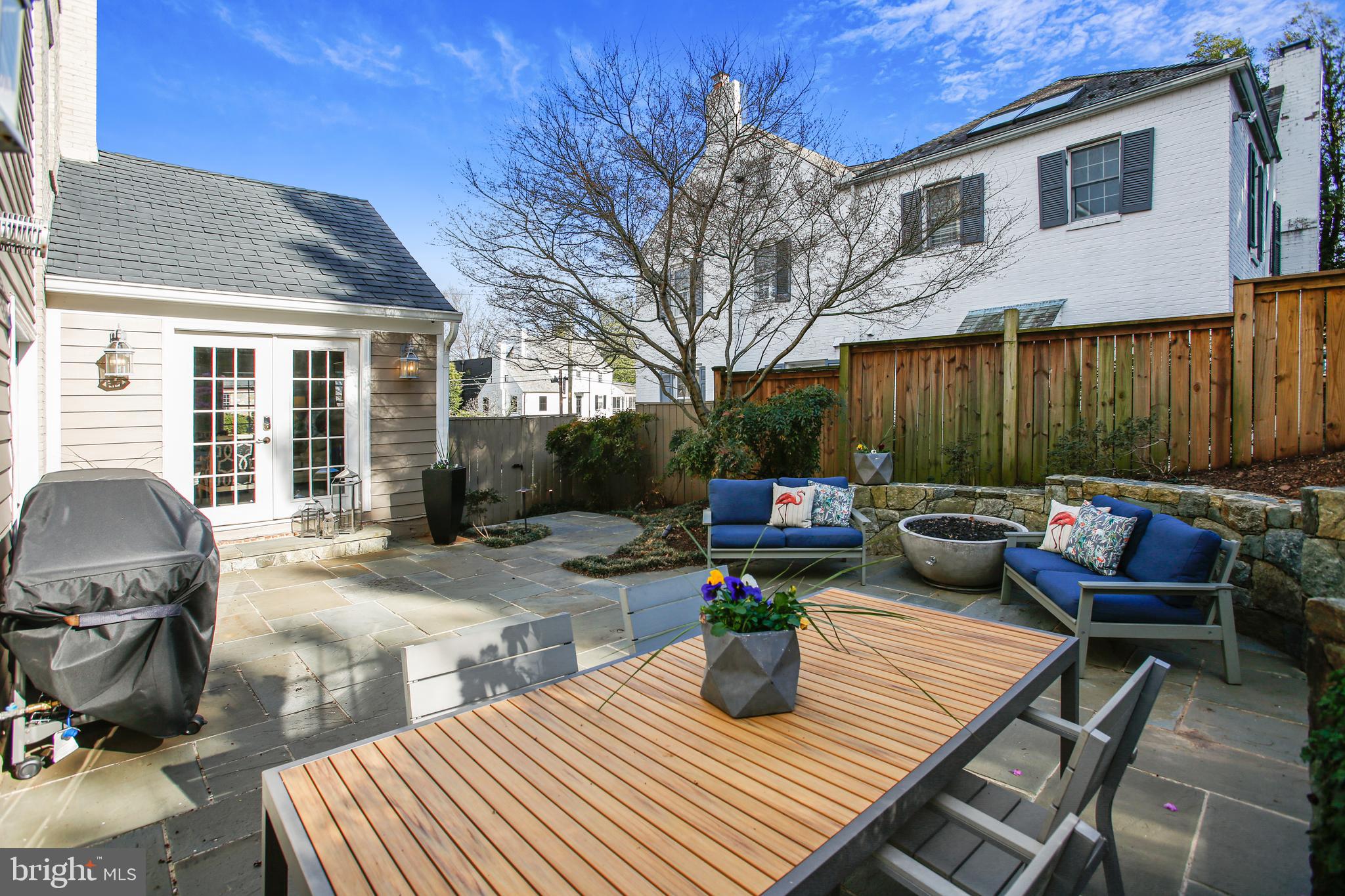 COUNTRY CLUB HILLS - Residential