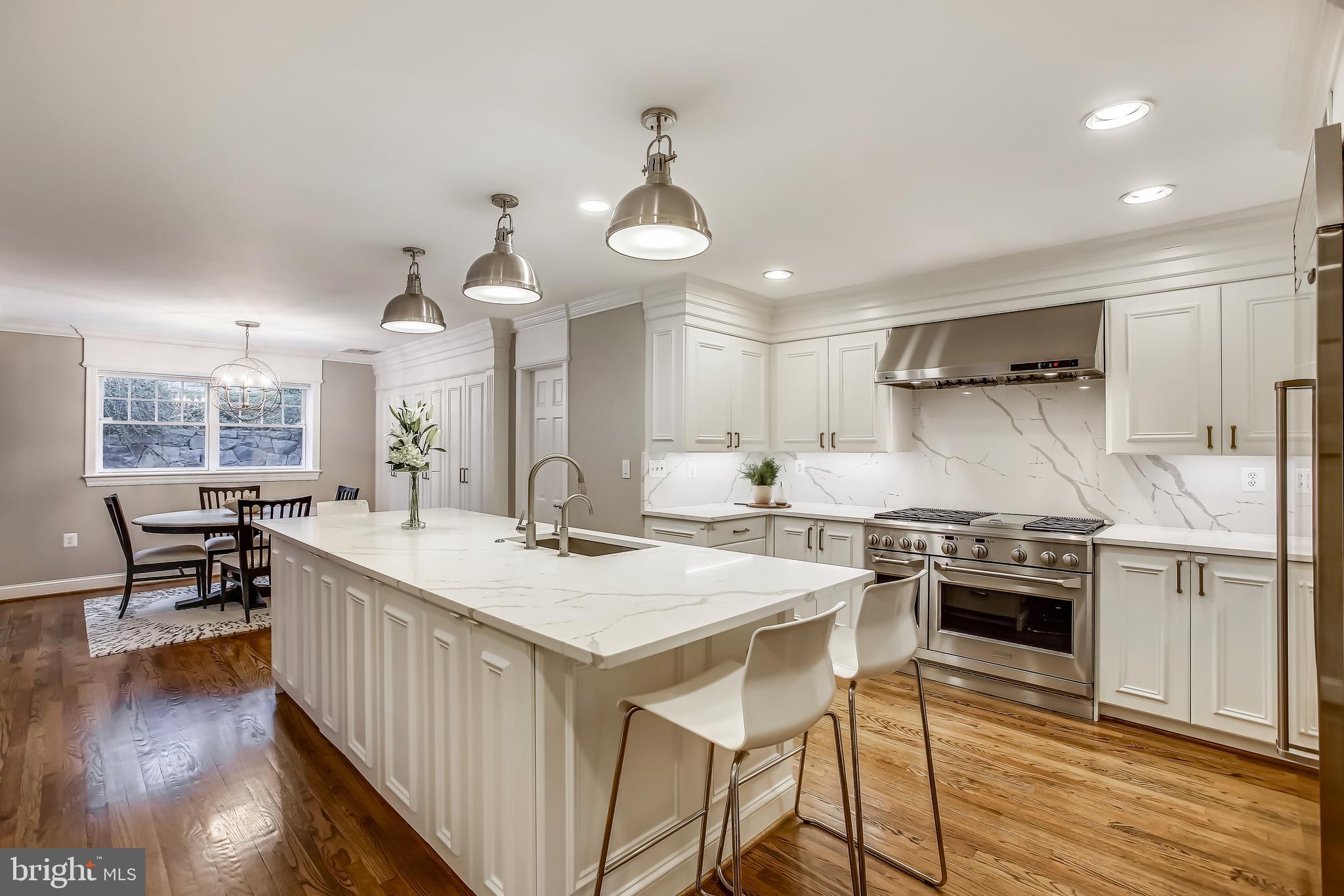 COUNTRY CLUB HILLS - Residential