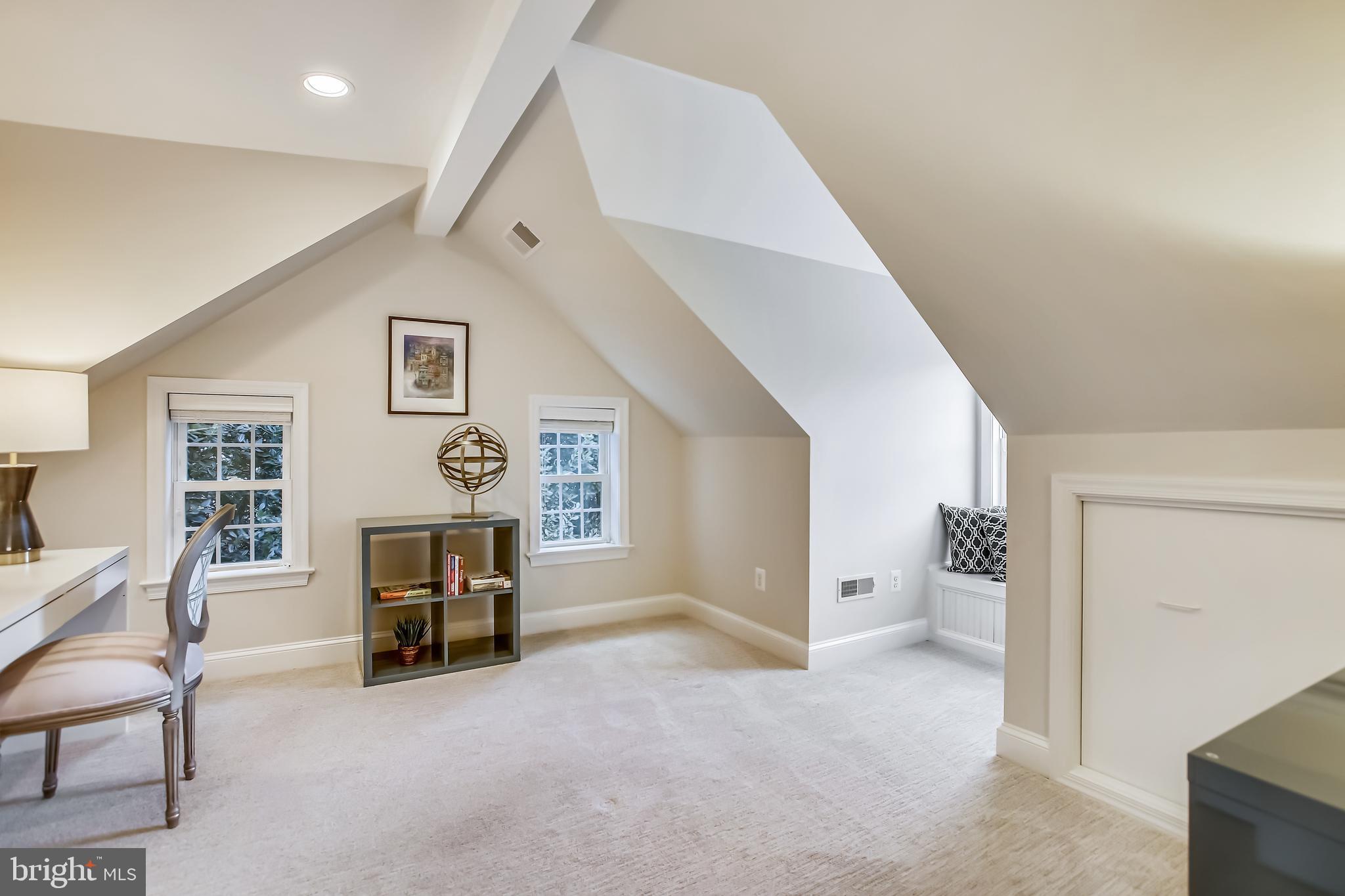 COUNTRY CLUB HILLS - Residential