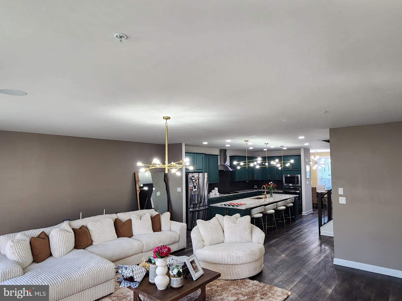 6413 TOTTERIDGE