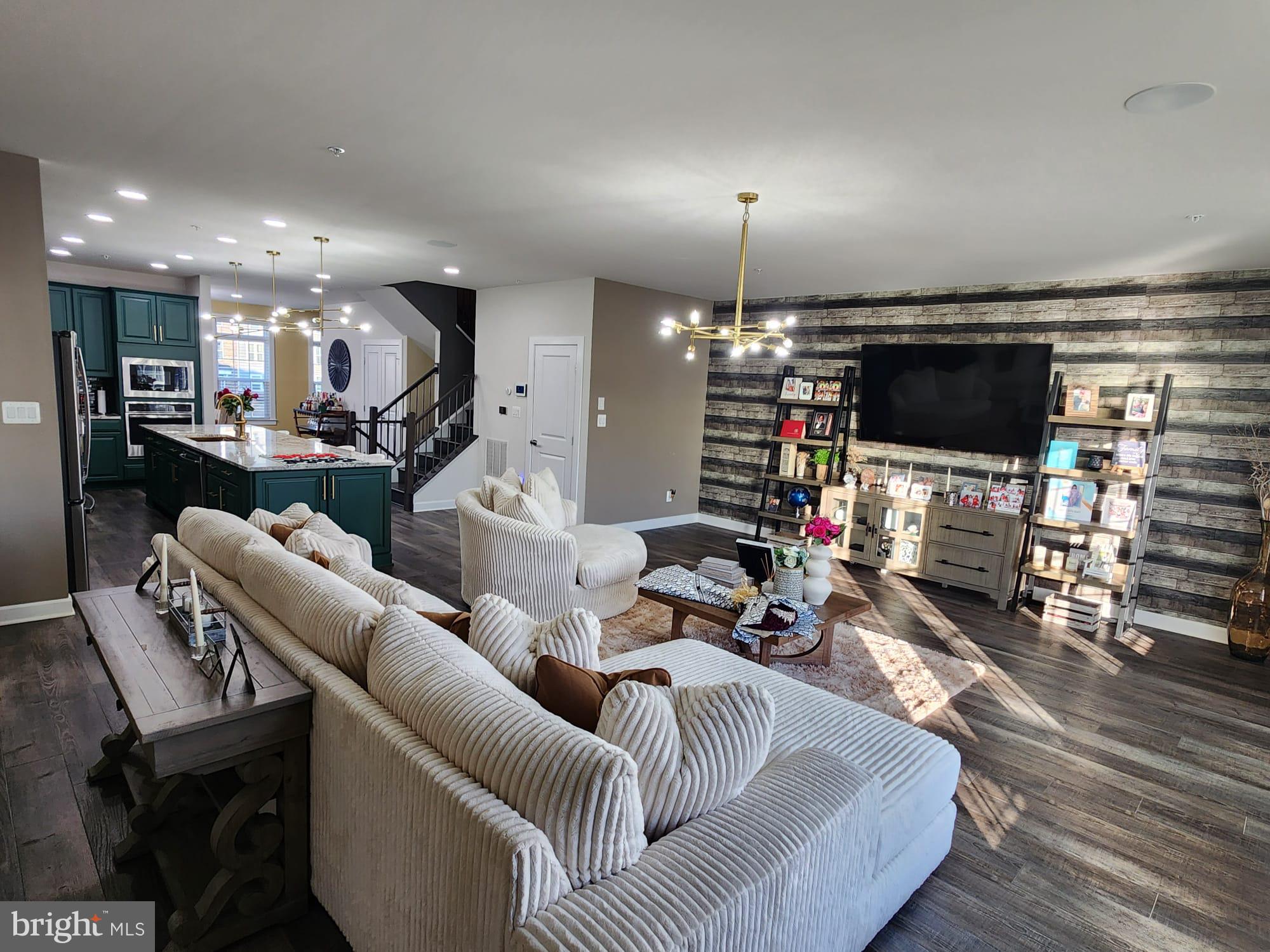 6413 TOTTERIDGE