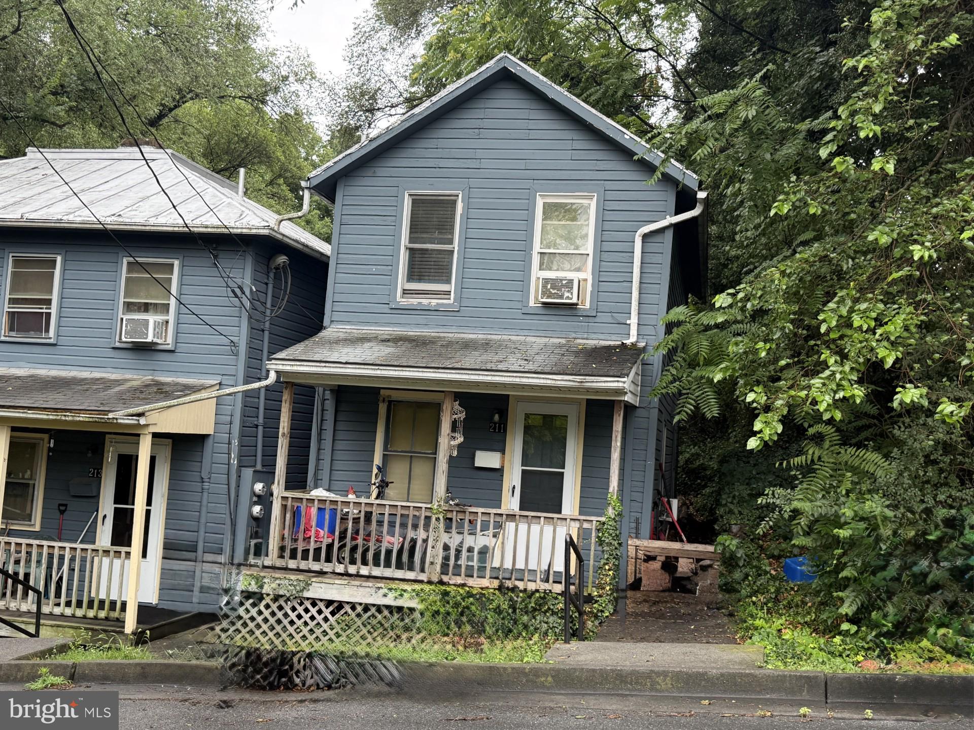 211, 213-215 E CLIFFORD STREET