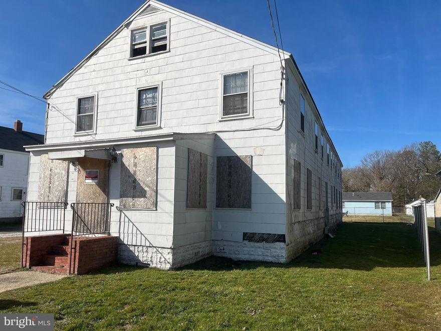 ONLINE AUCTION: Bidding begins 2/5/2024 @ 10:00 AM. Bidding ends 2/7/2024 @ 6:30 PM. List Price is Suggested Opening Bid. Deposit: $5,000. LARGE +/- 5,580 SF Detached Building located in the Cambridge area of Dorchester County. Property is located on a LARGE +/- 10,650 SF Lot. JUST MINUTES to the Choptank River, River Marsh Golf Club, Gerry Boyle Park, Long Wharf Park, and the numerous attractions of the Downtown Cambridge area. Easy access to major traffic artery MD Route 50 (Ocean Gateway) and Washington St. Property believed to have been previously set up as sixteen unit rooming house. Property includes 10 electric metrics per Delmarva Power.