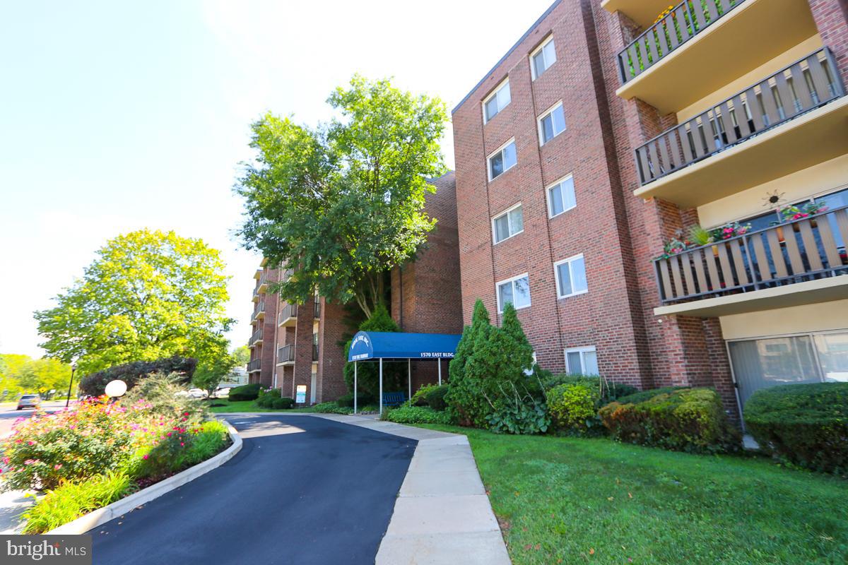 1570 THE FAIRWAY 103E