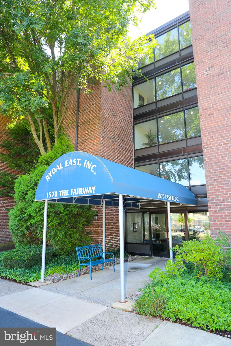 1570 THE FAIRWAY 103E