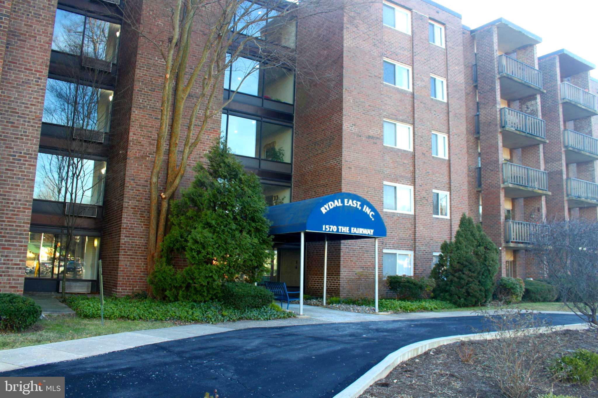 1570 THE FAIRWAY 103E