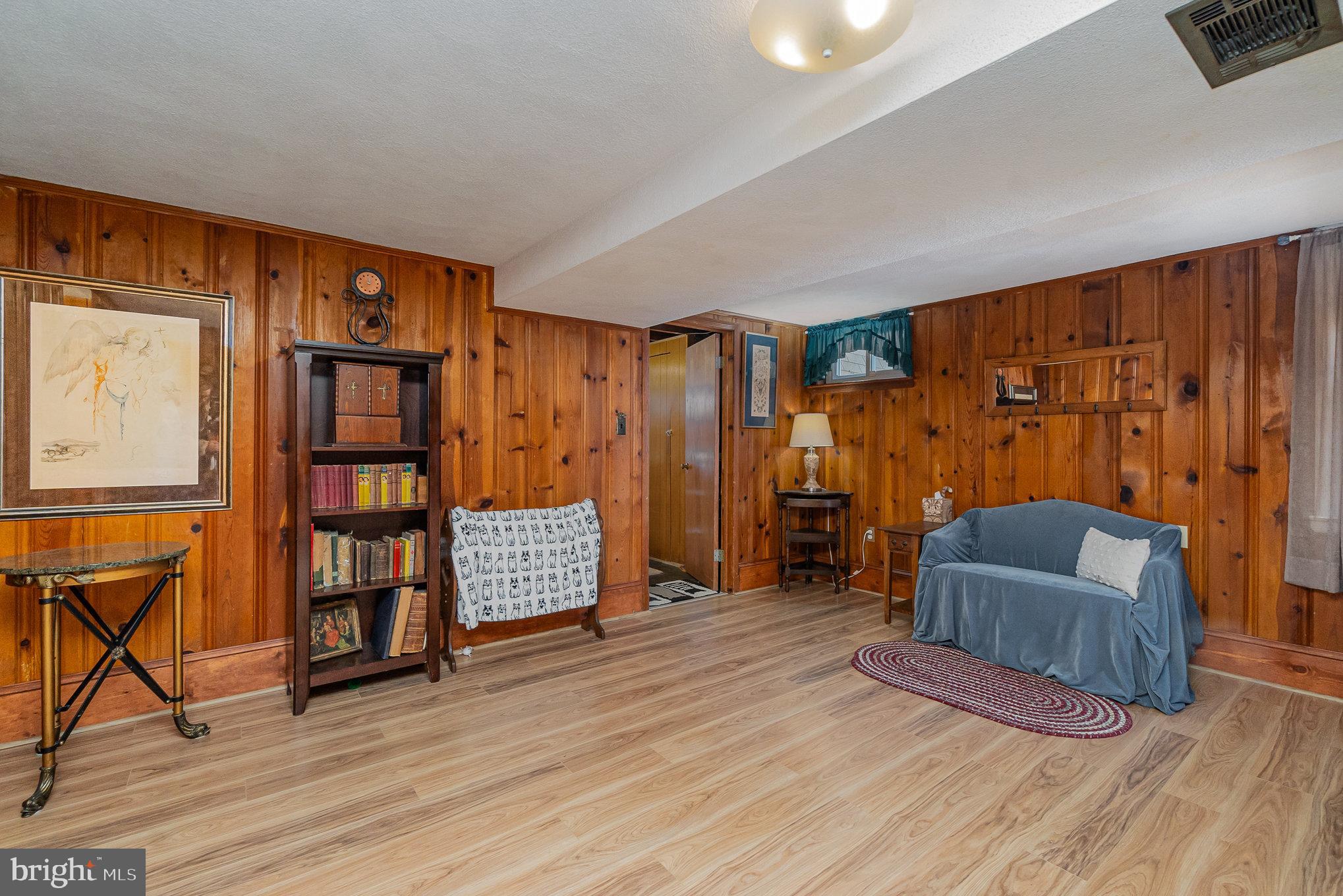 LOCH HILL - Residential