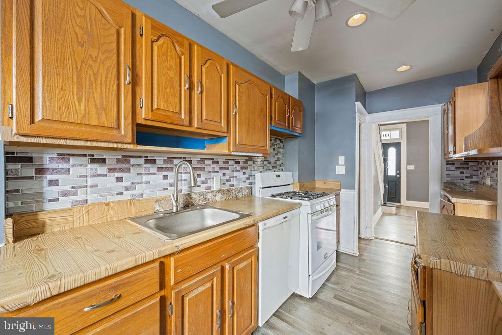 DUNDALK MANOR - Residential