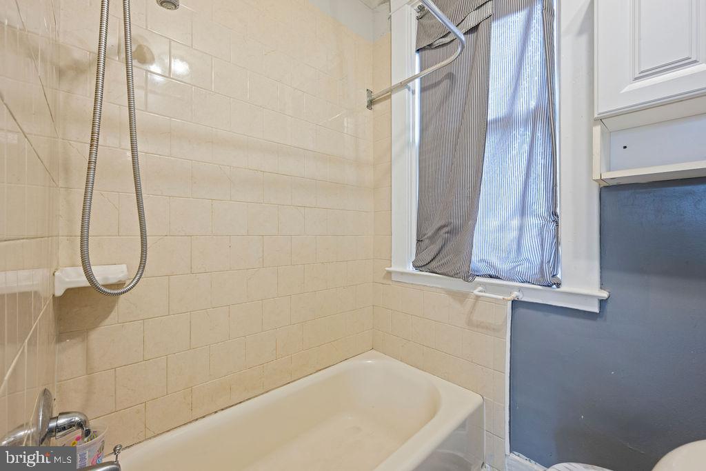 DUNDALK MANOR - Residential