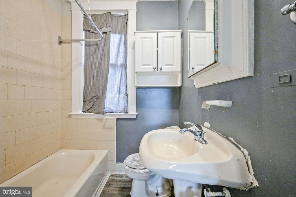 DUNDALK MANOR - Residential