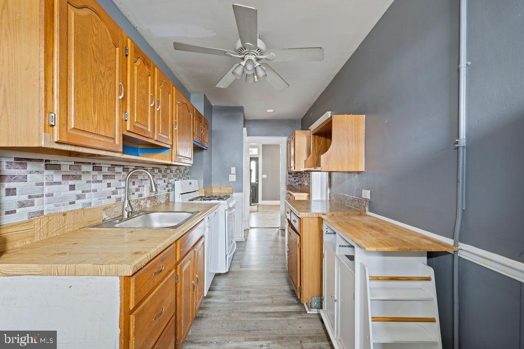 DUNDALK MANOR - Residential