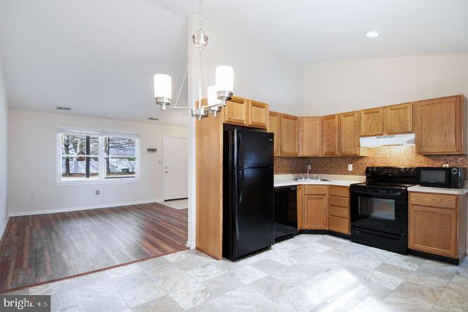 QUEENSTOWN VILLAGE - Residential