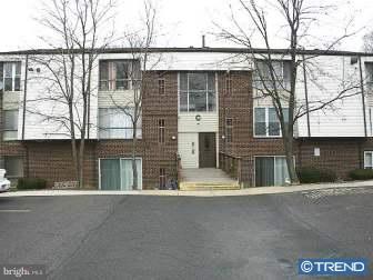 Third floor one bedroom condo on quiet cul -de -sac location, across from the park. Property is in good condition, Newer Central air, roomy 1 bedroom and 1 bath all in desirable Bells Corner area. Close to School, Shopping and Public transportation. Condo fee covers hot and cold water., ext. maintenance, snow, trash removal. There is an association swimming pool. Outstanding place to live or invest. Sellers are licensed Real Estate Agents.