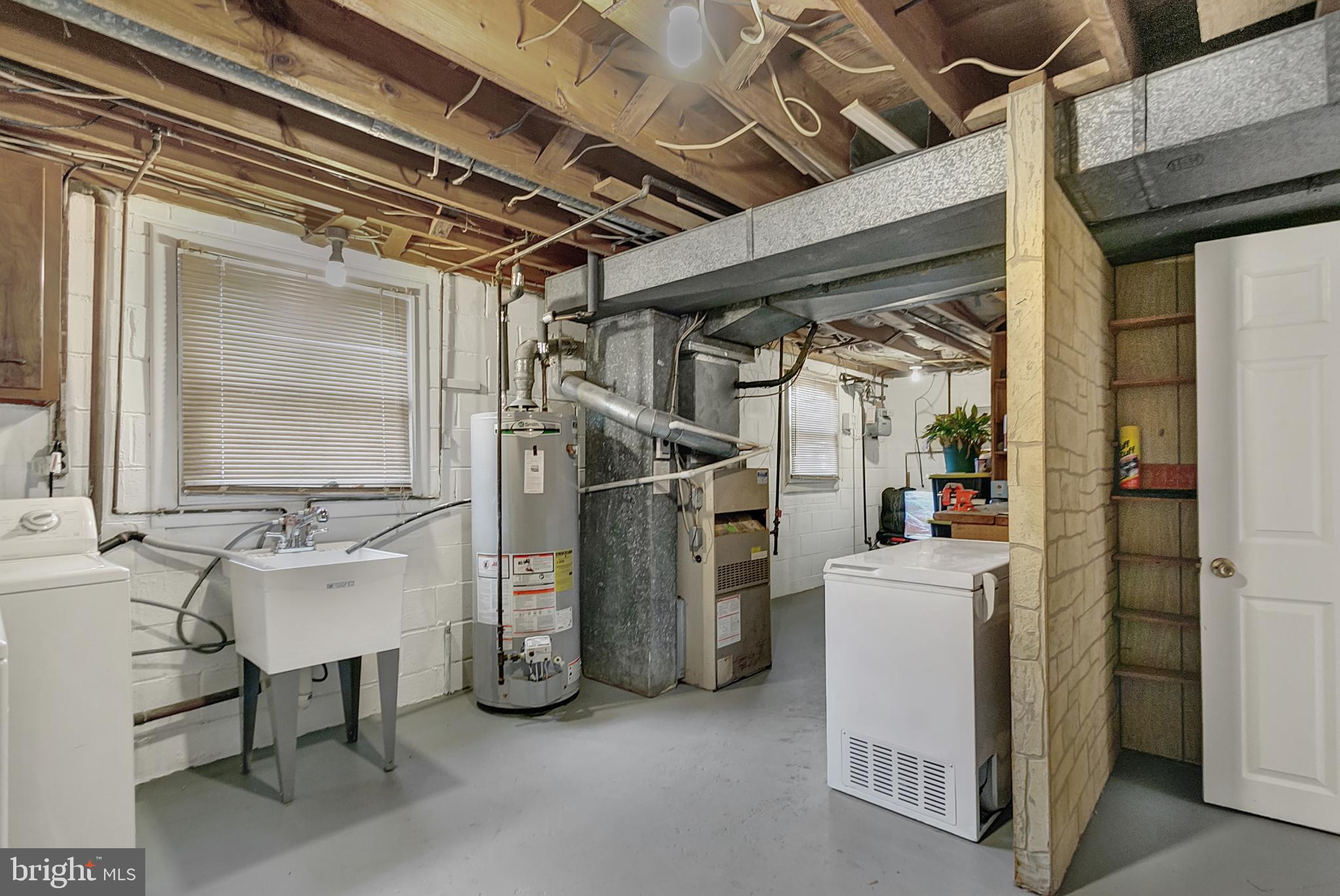 CRESTVIEW MANOR - Residential