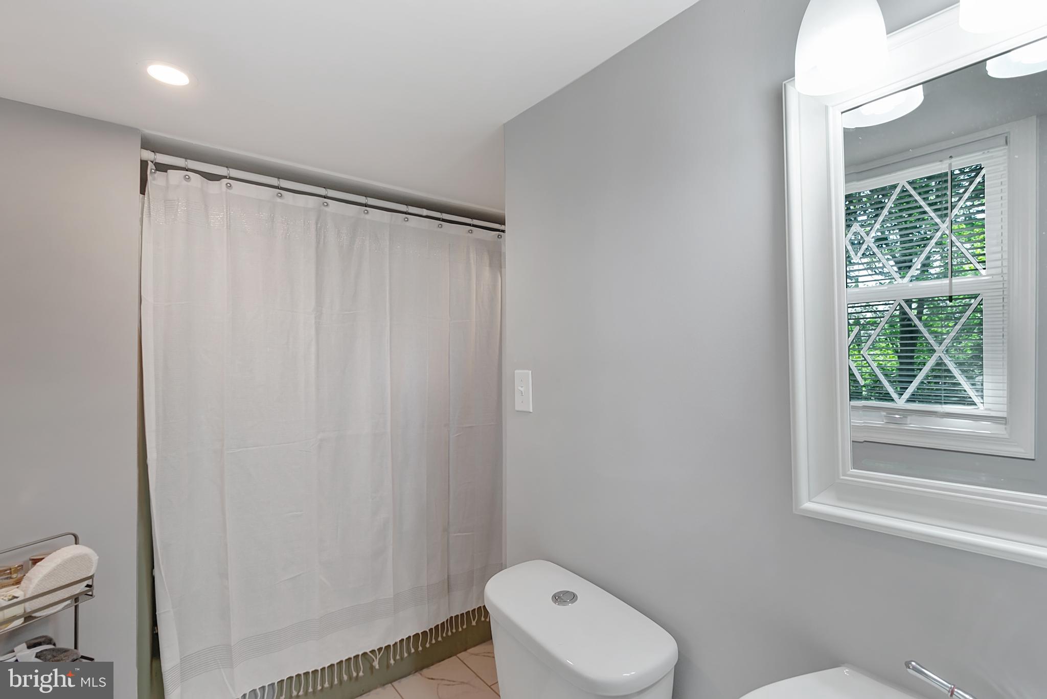 CRESTVIEW MANOR - Residential