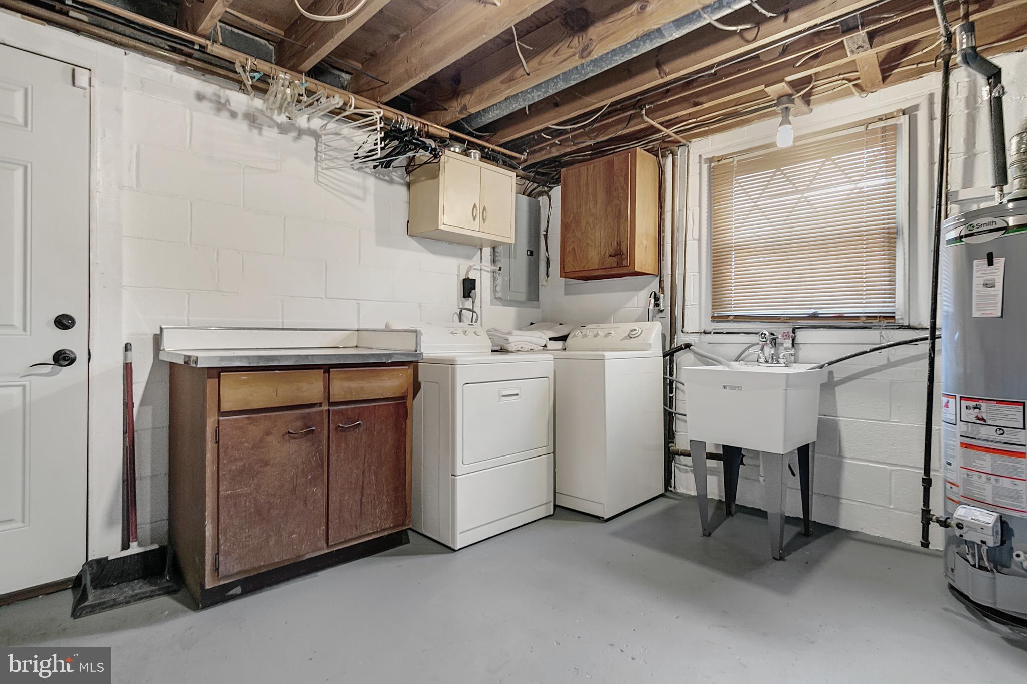 CRESTVIEW MANOR - Residential