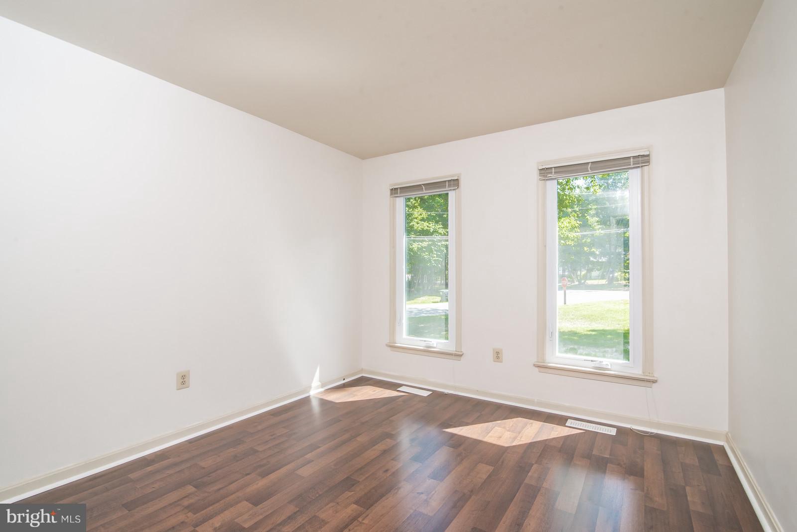 LAKE WILDERNESS - Residential Lease