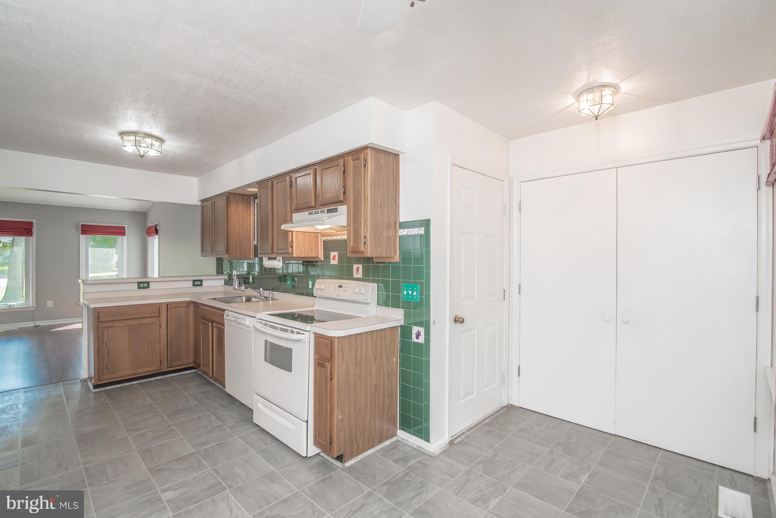 LAKE WILDERNESS - Residential Lease