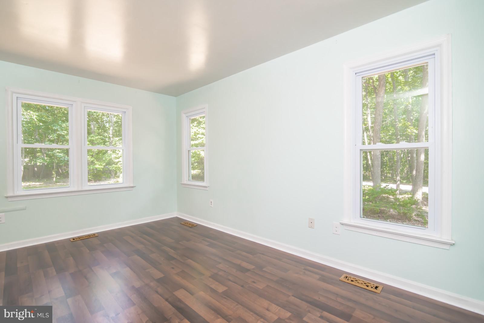 LAKE WILDERNESS - Residential Lease