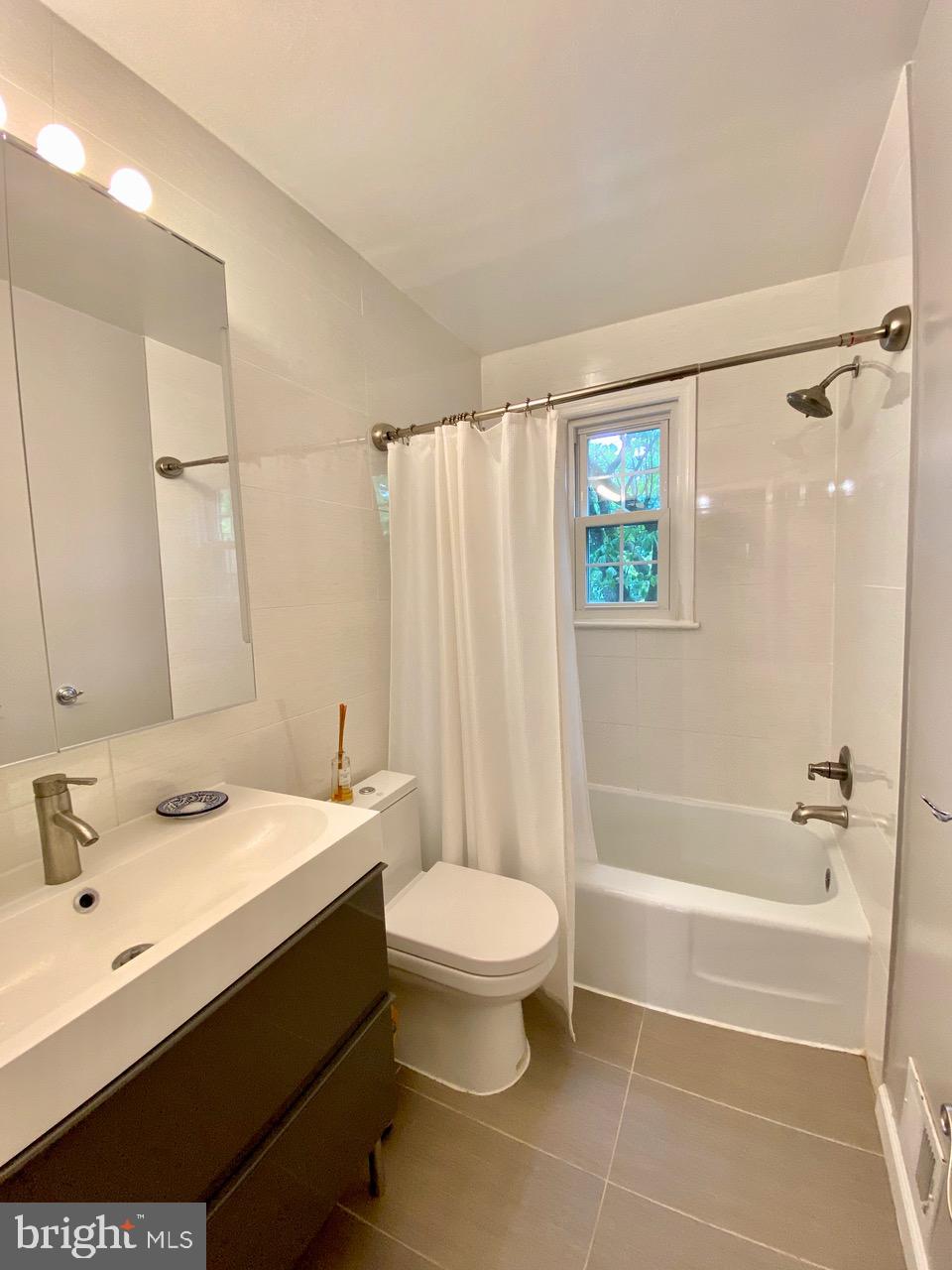 THE FOREST - Residential Lease