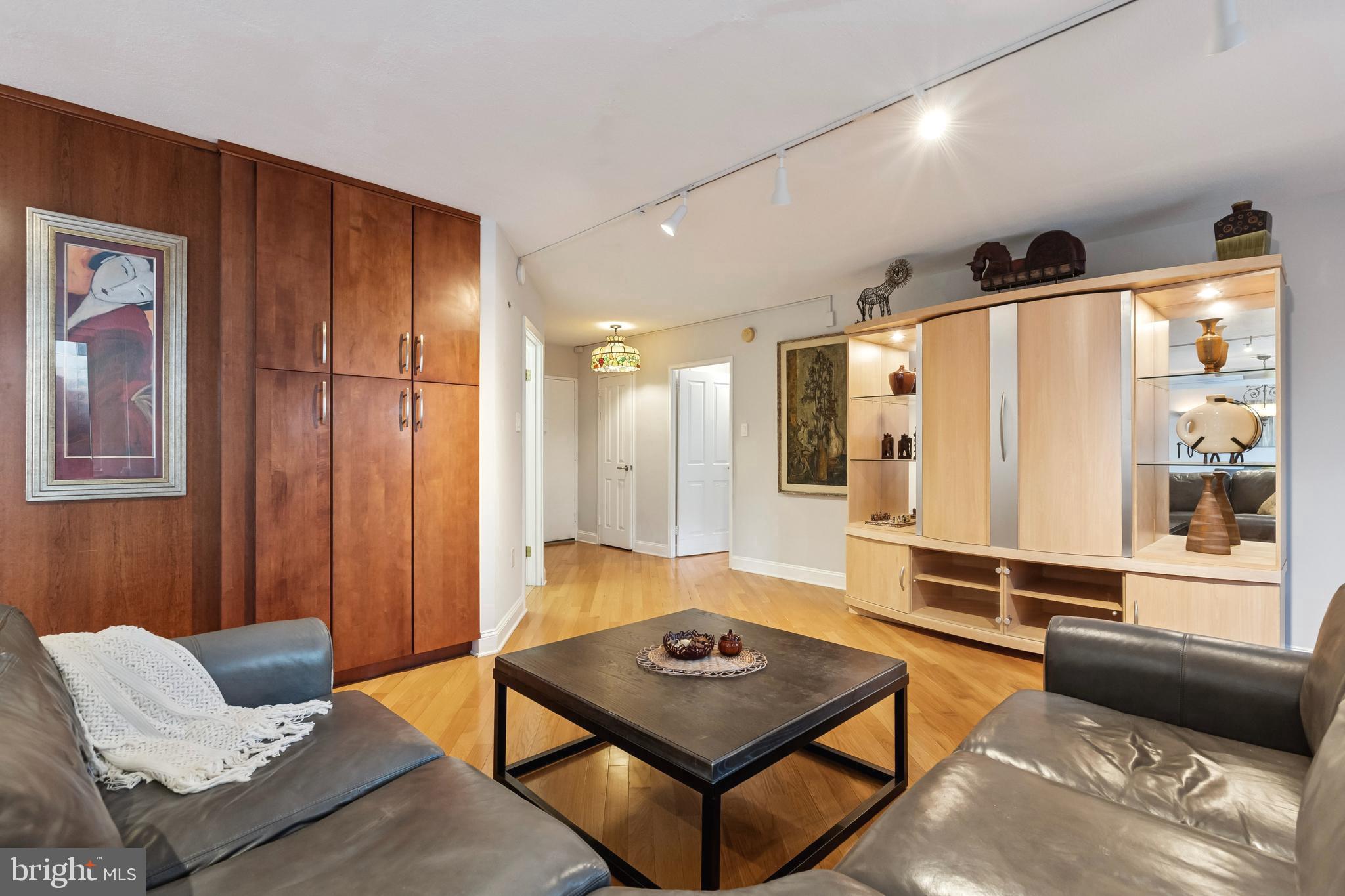 RITTENHOUSE SQUARE - Residential