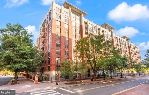 1021 N GARFIELD ST APT 141, ARLINGTON, VA 22201 - Image 59d06baea3245aa26855d63473ed6ee6/2165279852