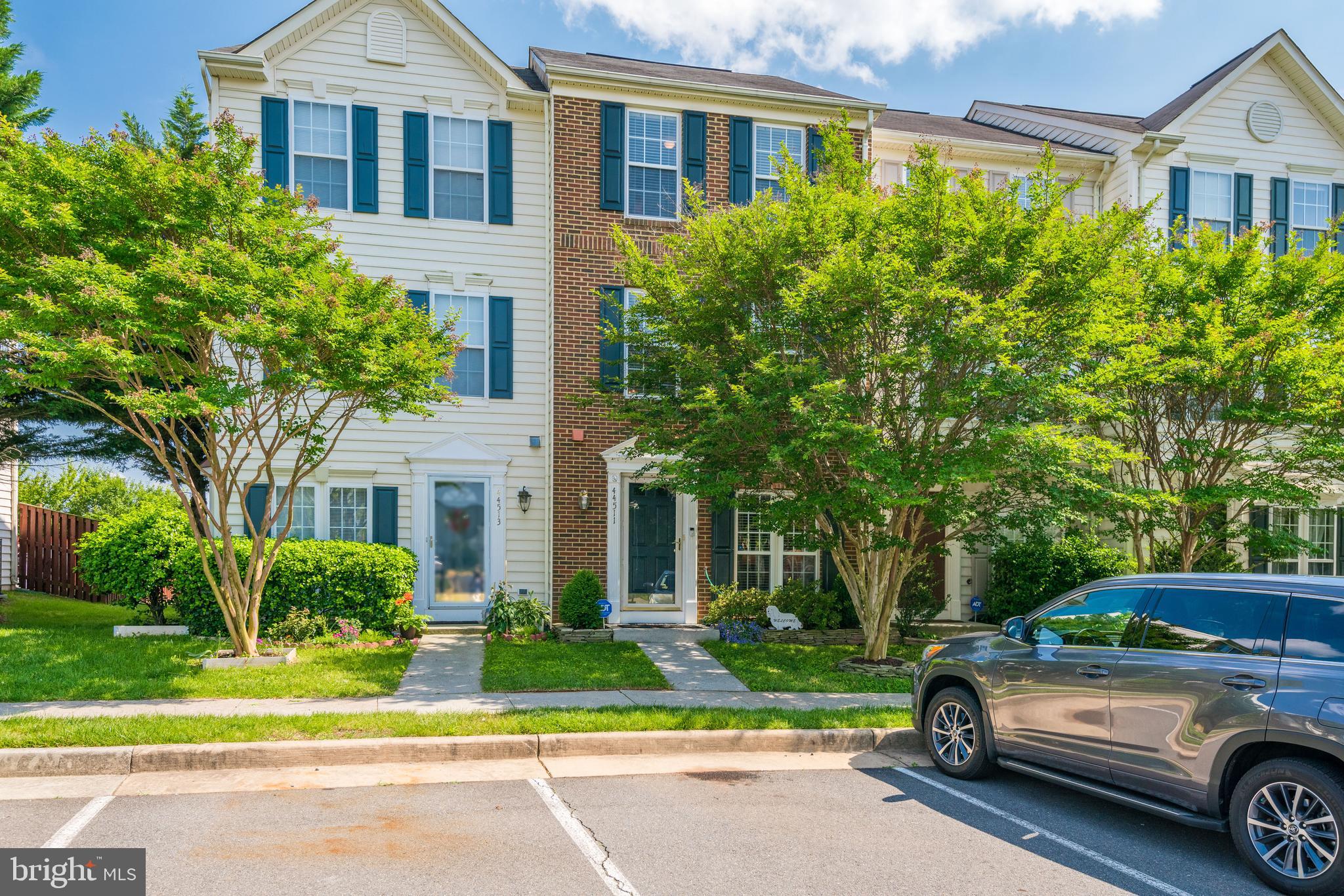 ASHBURN VILLAGE - Residential