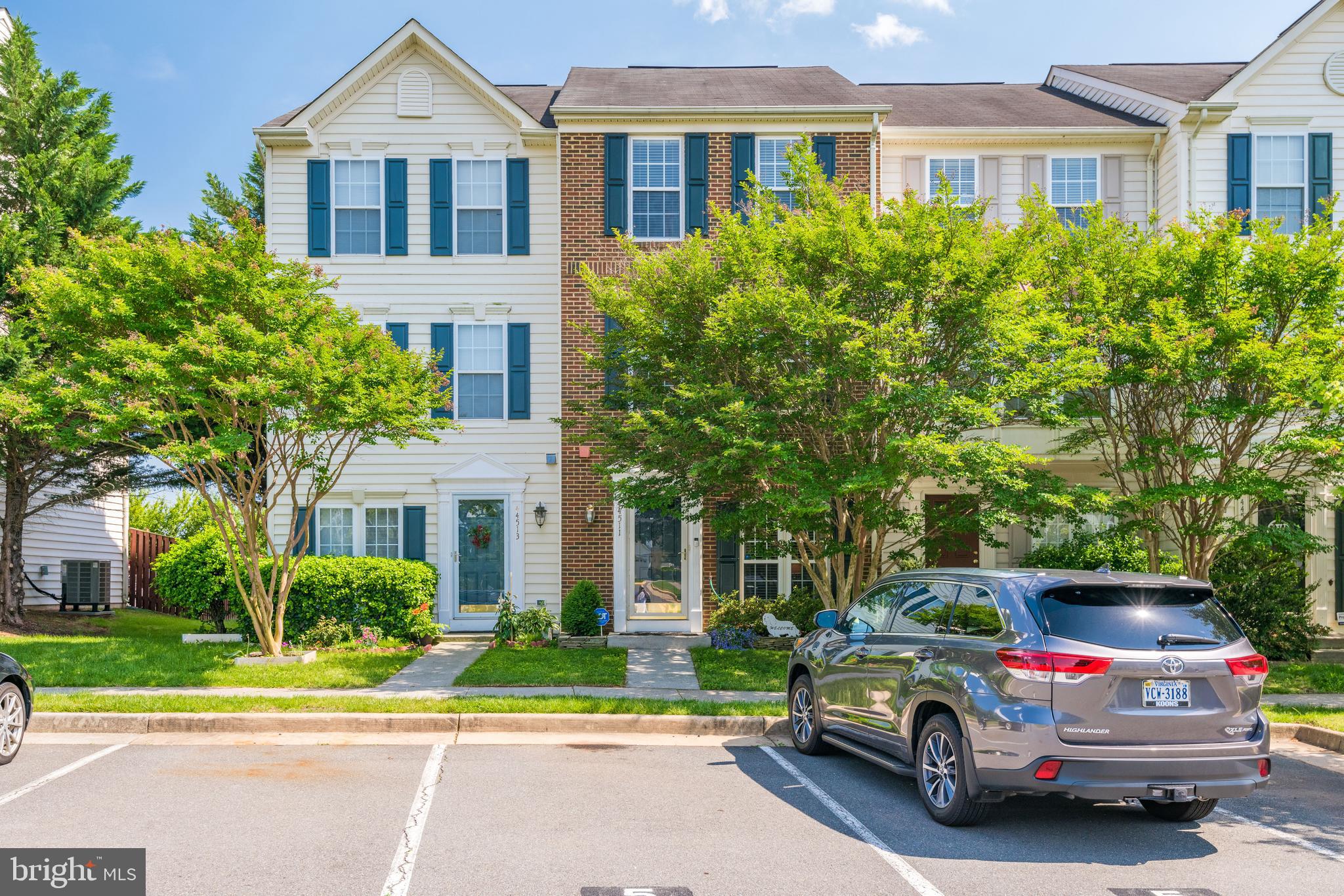 ASHBURN VILLAGE - Residential