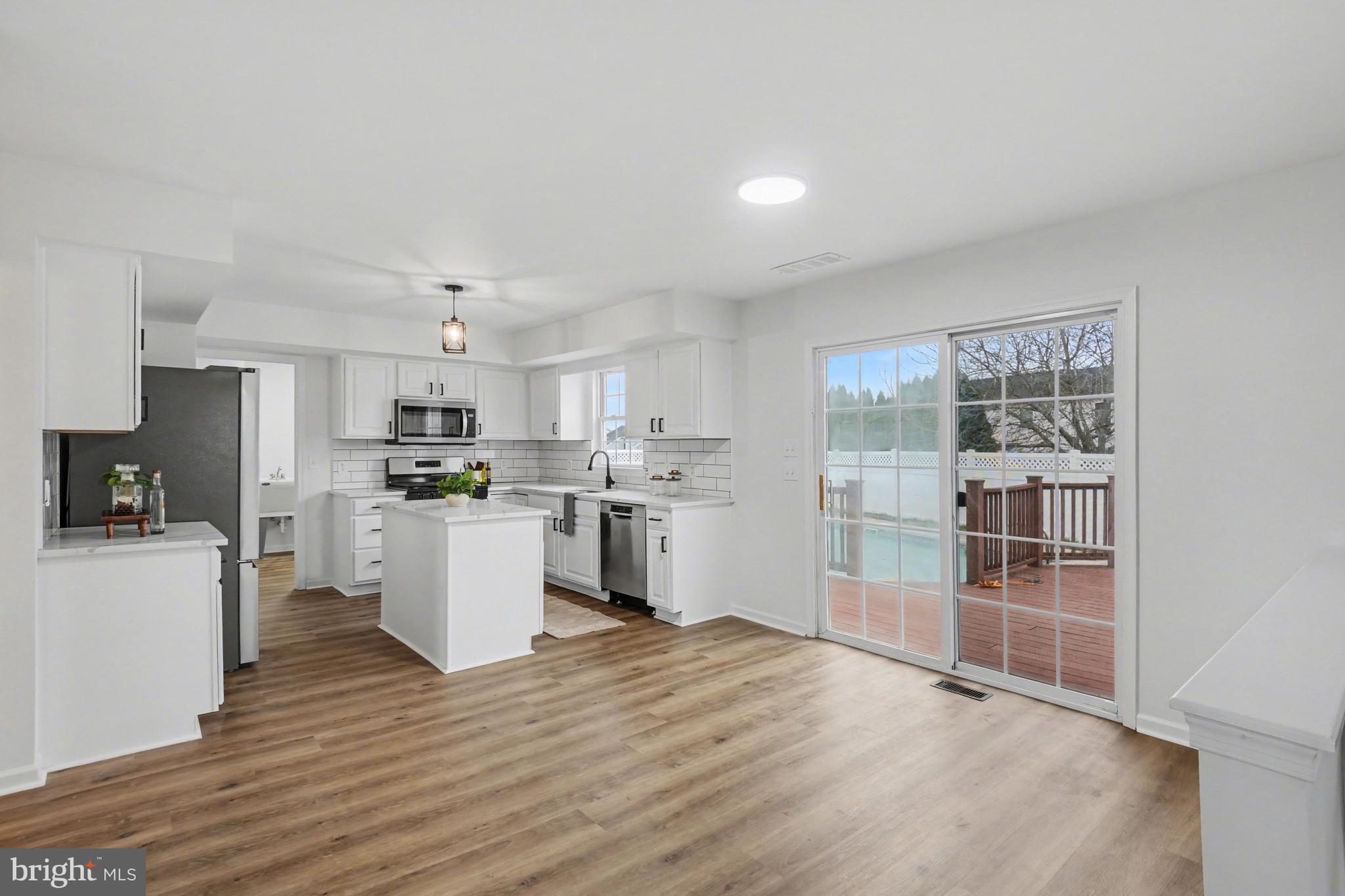 ROSECLIFF POINT - Residential