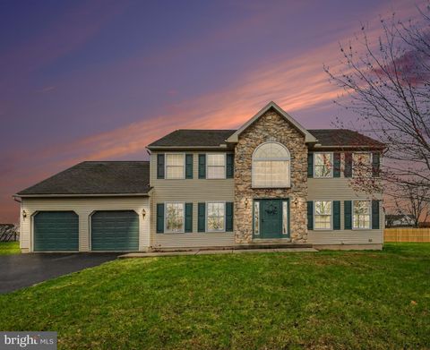 4983 THORNBURY CR DOUGLASSVILLE PA 19518