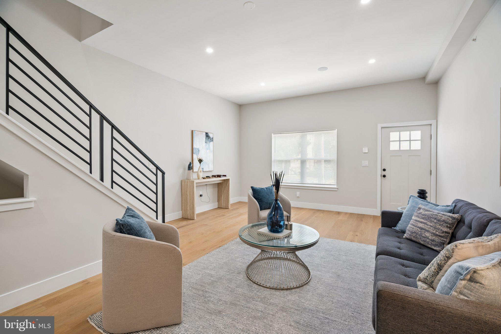609 E LOCUST AVENUE