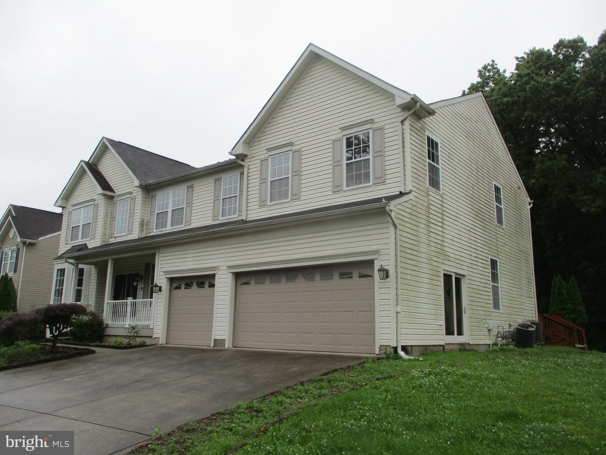 Patriots Glen Colonial ! This golf course community 3843 square foot, 4 bedroom 2.5 bath home is now available. Amenities include fireplace, master suite with walk in closet, master bath with soaking tub and shower, 3 car attached garage, all located on a private road. I95 access is a short drive away for an easy commute to work, shopping or entertainment. This is a Fannie Mae home. Submit all offers on homepath site. Sold as is.