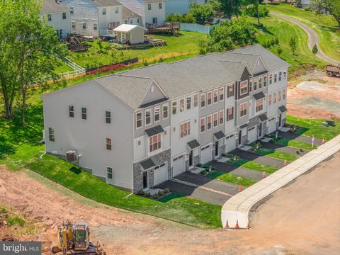 Townhouse For Sale - 300 East Sawyer Court Ct<br/> ROYERSFORD, PA 19468