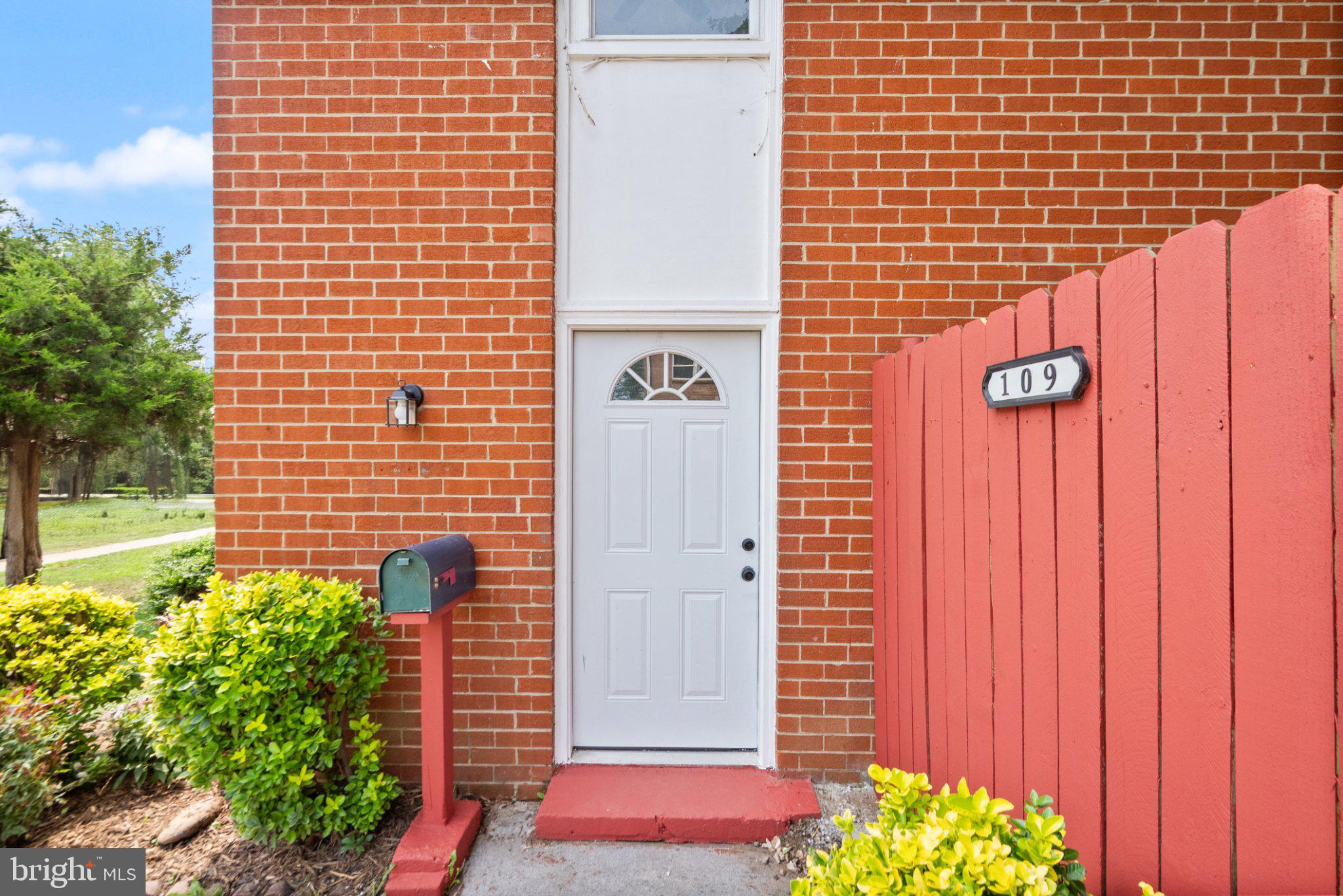 109 MAYFAIR DRIVE NE