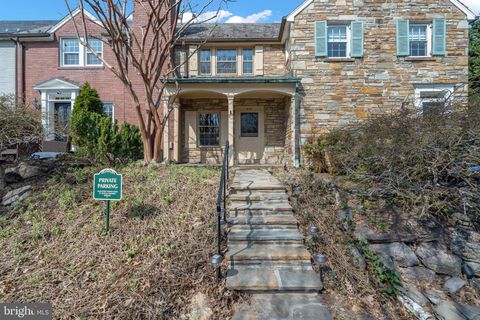 Photo of 903 S Saint Asaph Street, ALEXANDRIA, VA 22314 (MLS # VAAX2055734)