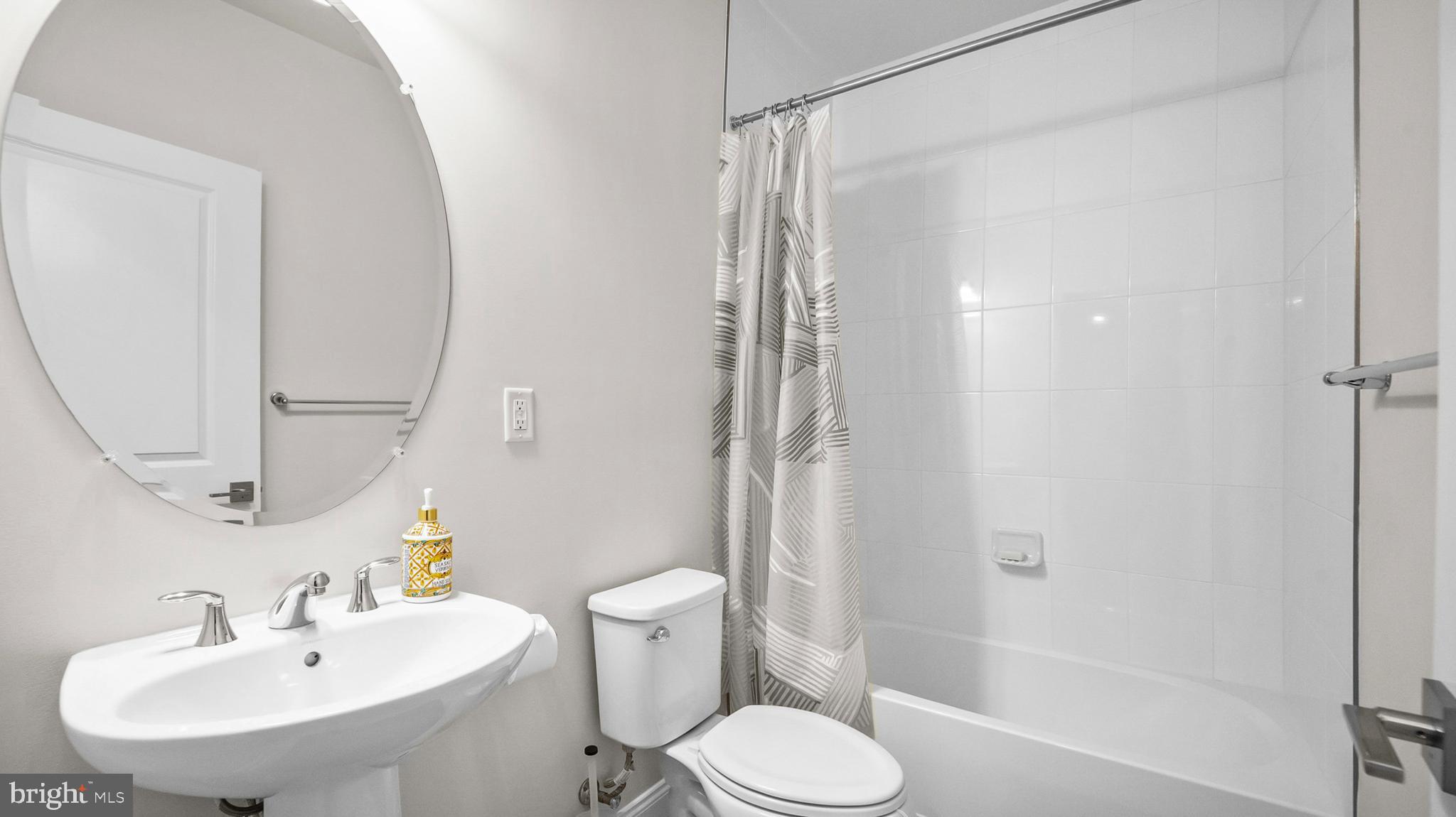 THE GLEN AT ARUNDEL FOREST - Residential