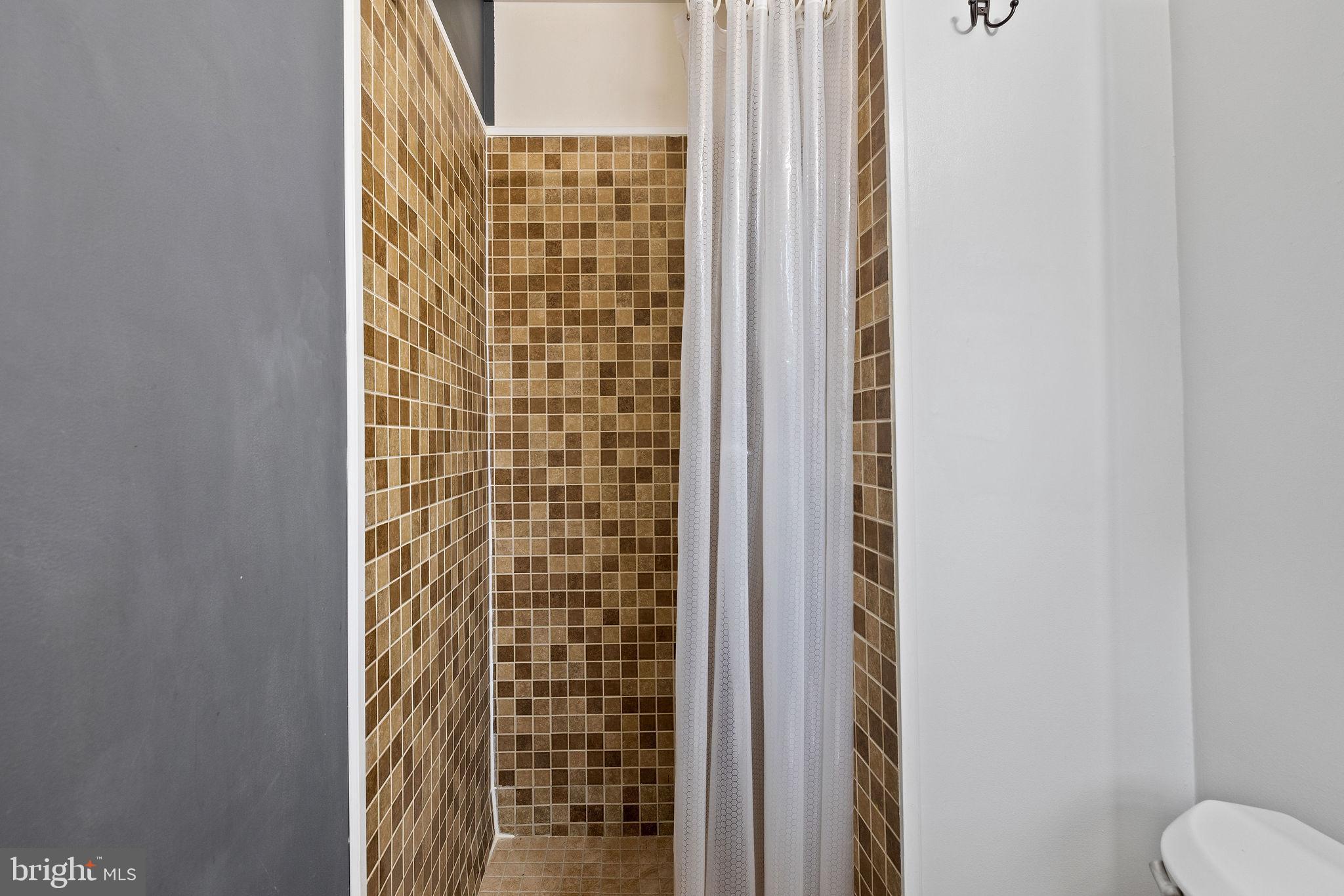 NORTH SPRINGFIELD - Residential Lease