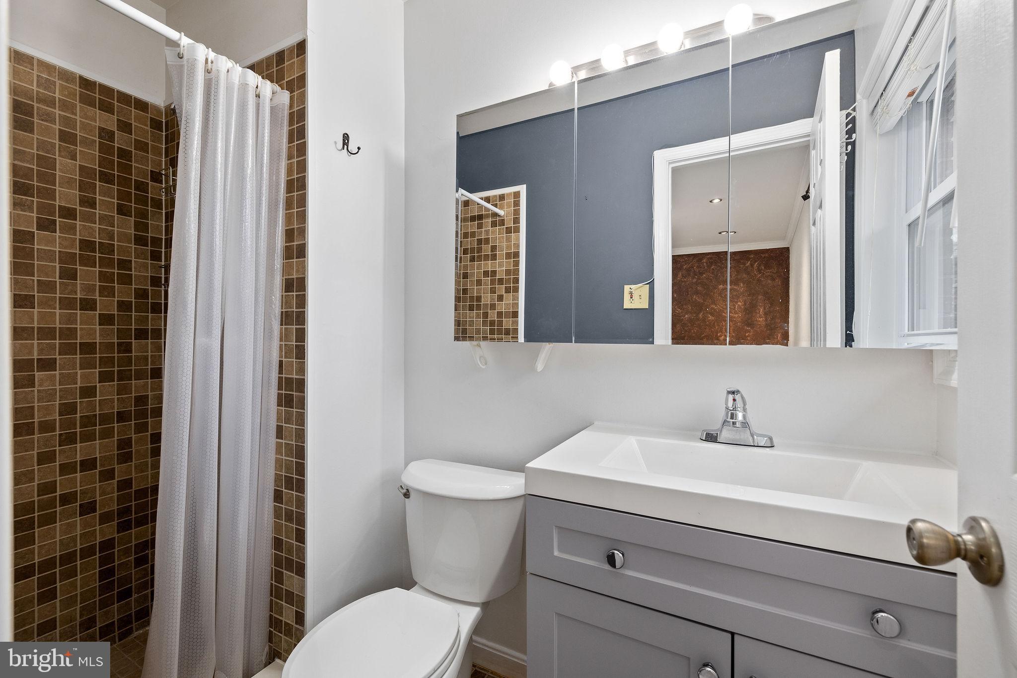 NORTH SPRINGFIELD - Residential Lease