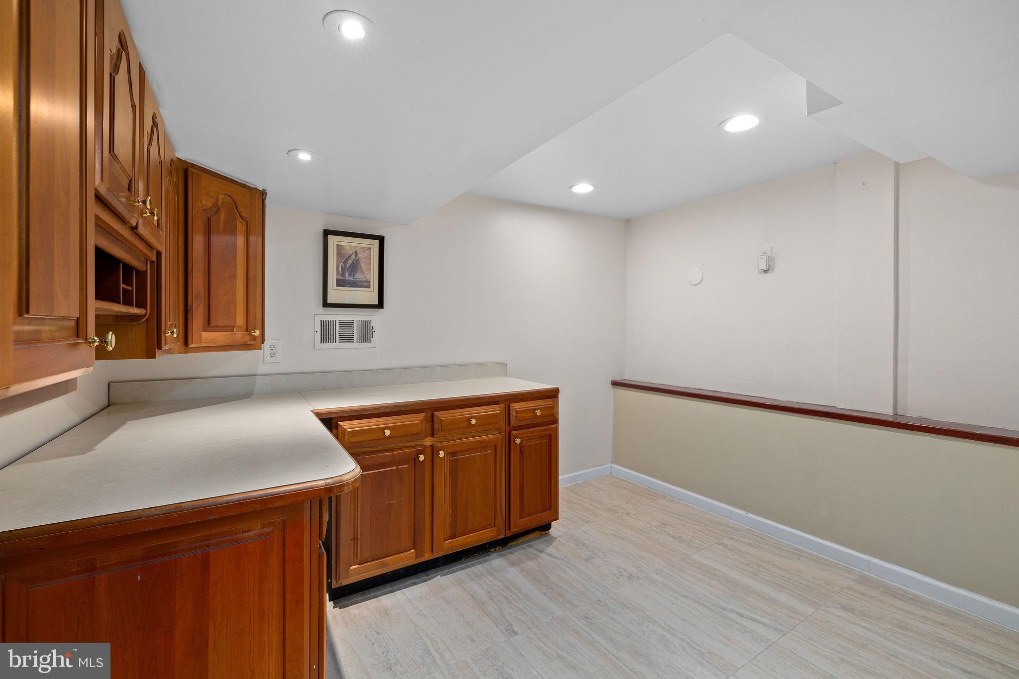 NORTH SPRINGFIELD - Residential Lease